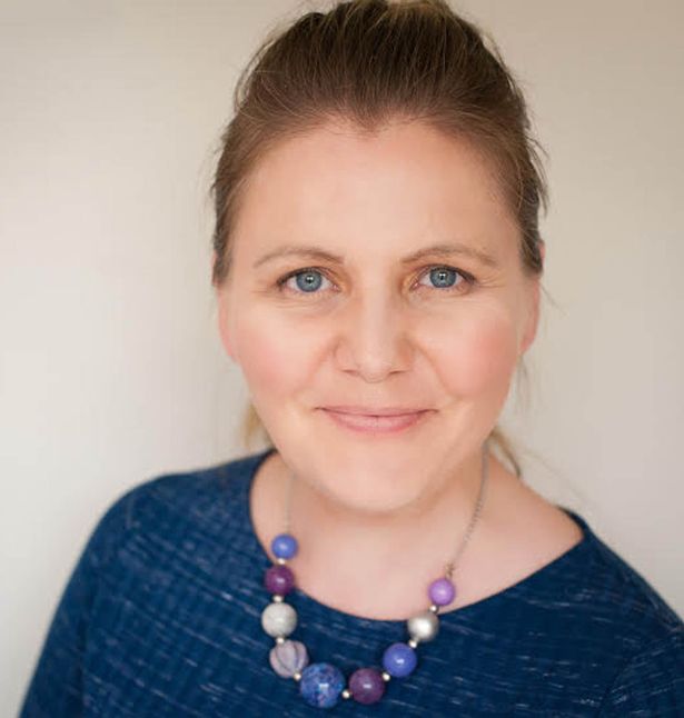 A szülési képekkel megbízott fotós segített világra hozni a babát