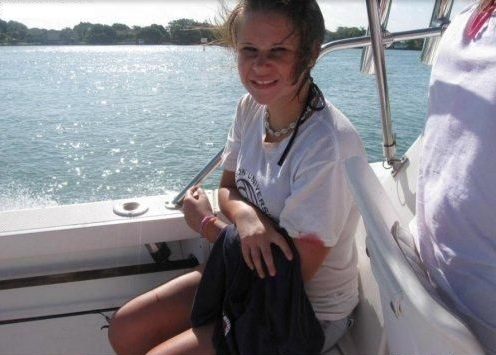 Halszörny harapdálta össze a 14 éves lány karját Halszörny harapdálta össze a 14 éves lány karját