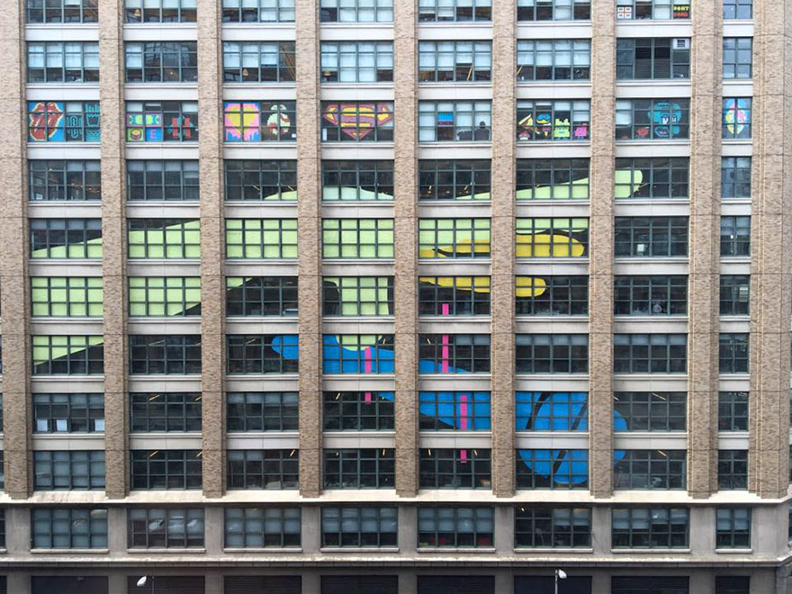 Zseniális post-it háború tört ki az irodaházak között