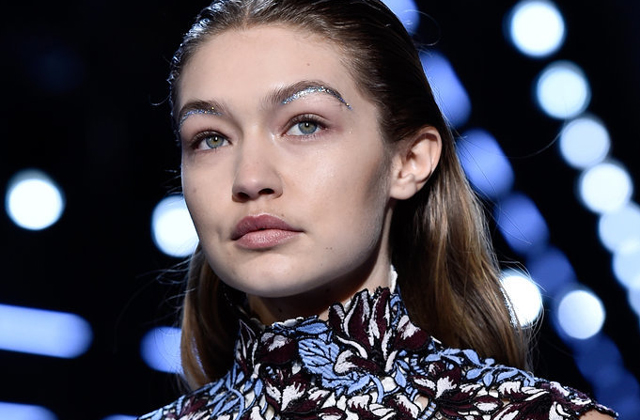 A lebegő szemöldök az új divat - fotók