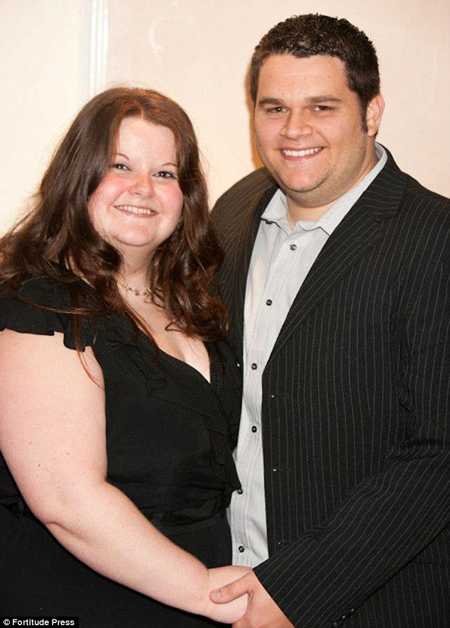 Egy kiselefánt súlyát dobta le az esküvője napjára a jegyespár - fotók Egy kiselefánt súlyát dobta le az esküvője napjára a jegyespár - fotók