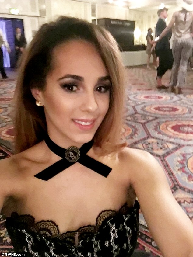 Magas homloka miatt csúfolták az iskolában - szépségkirálynő lett Magas homloka miatt csúfolták az iskolában - szépségkirálynő lett