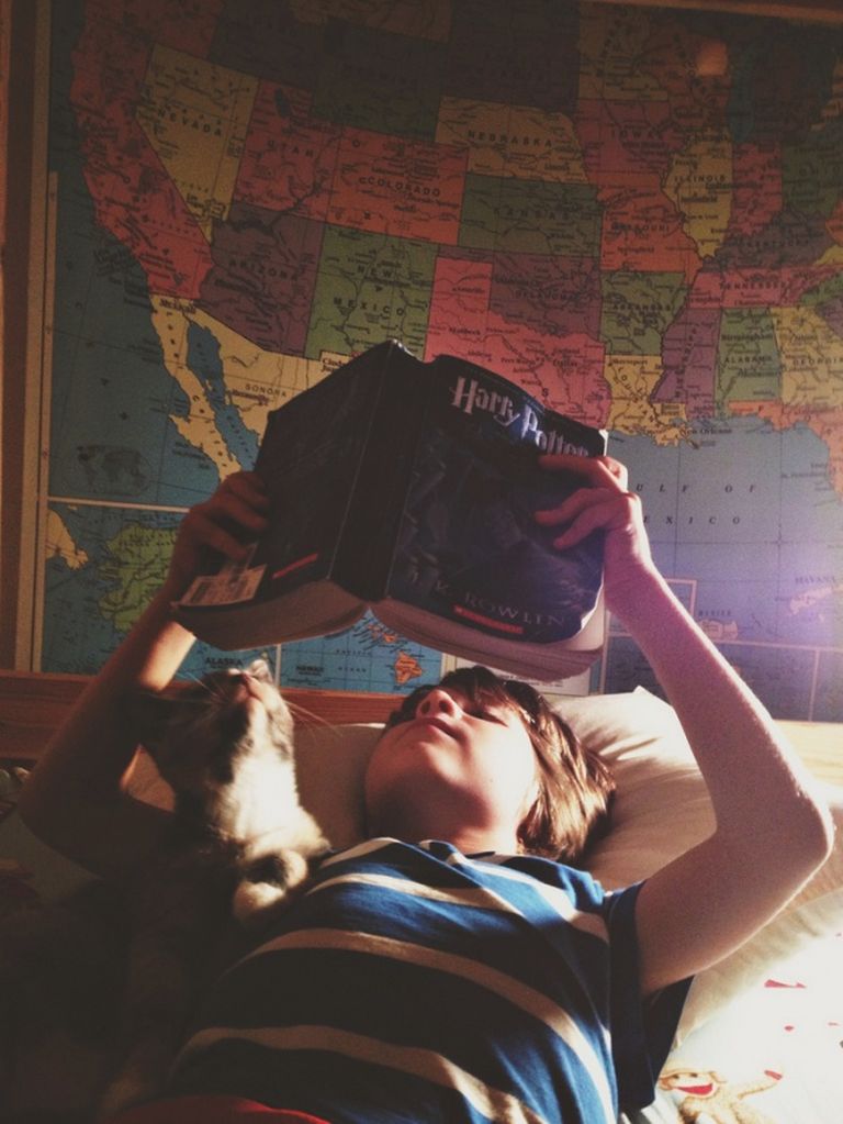 Képes bizonyítékok arra, hogy a gyerek mellé kell macska