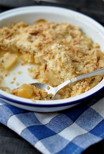 Crumble és cobbler: a nyár kedvenc gyümölcsös desszertjei