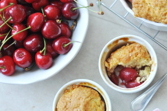 Crumble és cobbler: a nyár kedvenc gyümölcsös desszertjei