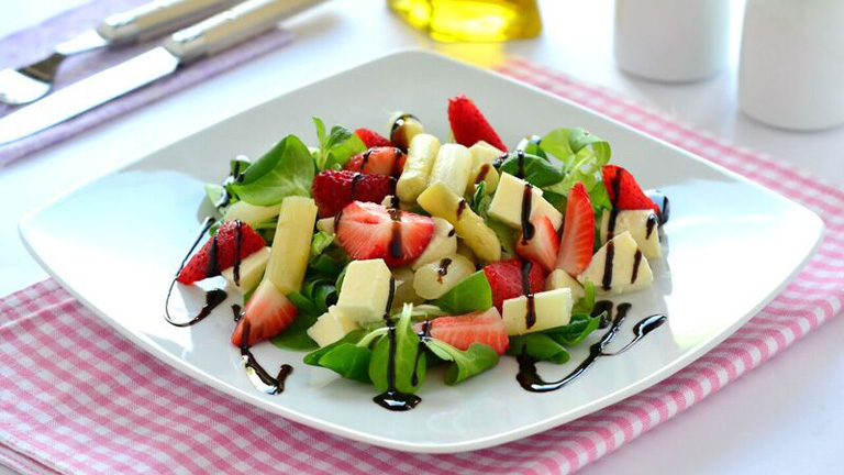 Epres-spárgás saláta laktózmentes mozzarellával