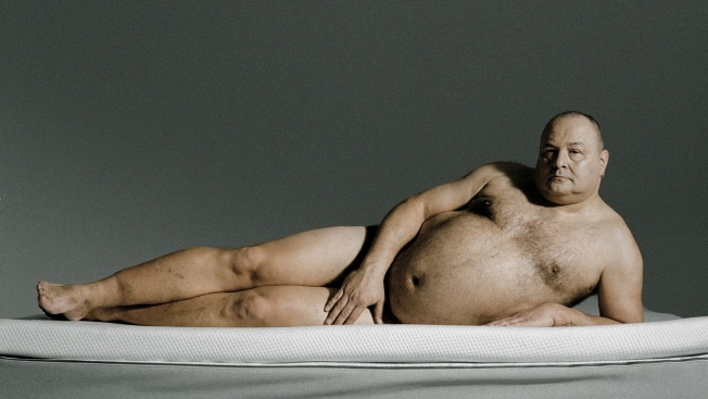 Egy óriás, gyengéd, meztelen férfi az internet kedvence Egy óriás, gyengéd, meztelen férfi az internet kedvence