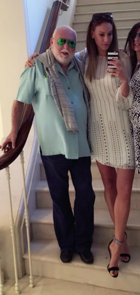 Vajna Tímea fogyójúráztatja Andy Vajnát