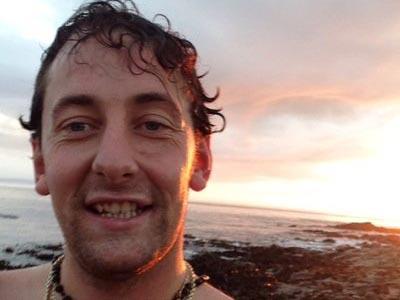 Megfulladt a háromgyermekes apa, mikor egészben próbált lenyelni egy sajtburgert