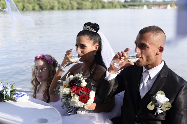 Összeházasodott a pucér valóságshow első szerelmespárja