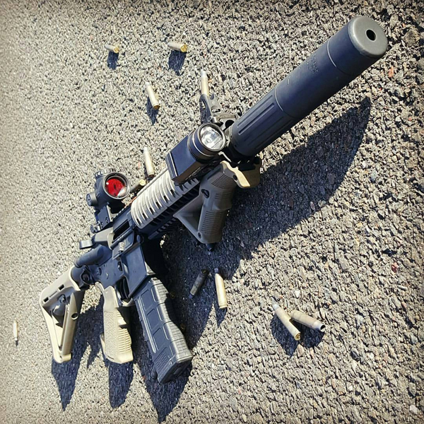 A hatóságok és biztonsági erők számára elérhető, civilek számára tiltott M-16 gépkarabély (Fotó: Tumblr.com)