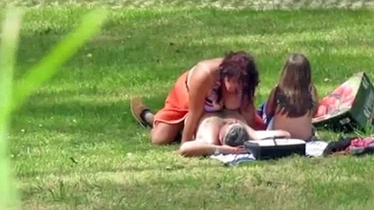 Nyomoz a rendőrség a gyerekük mellett szexelő pár után