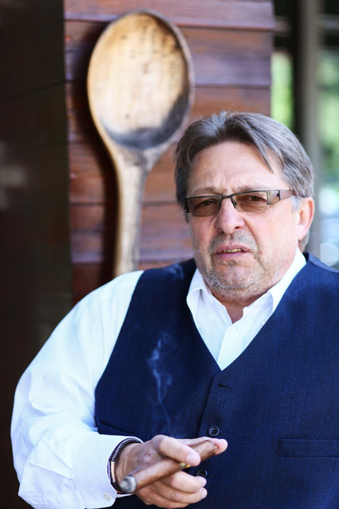 ha én meghalok, akkor ne essen itt össze nekem senki, mert nem engem sajnáltok igazán, hanem magatokat, hogy milyen rossz nektek nélkülem. Mert igazándiból én mindent megkaptam, amit szerettem volna.