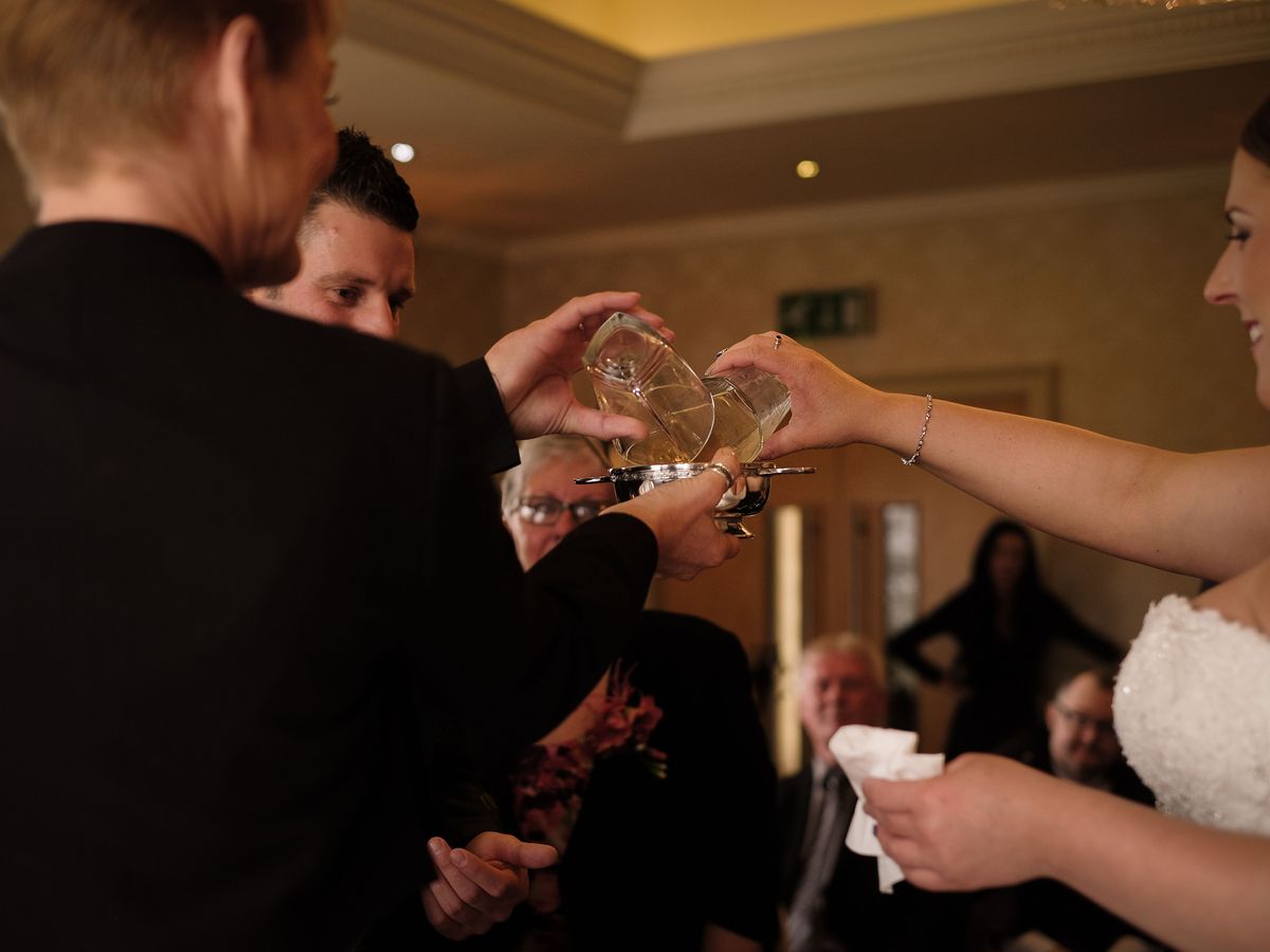 Kilencéves kislány a világ legfiatalabb esküvői fotósa Kilencéves kislány a világ legfiatalabb esküvői fotósa