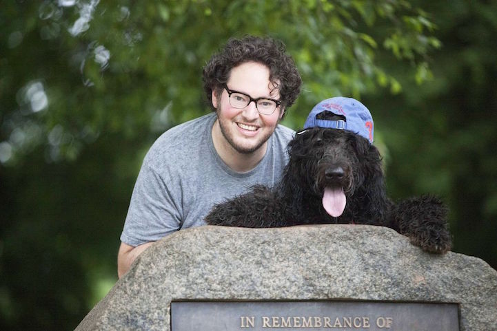 Kutyáikkal pózolnak a férfiak az apák napi sorozaton