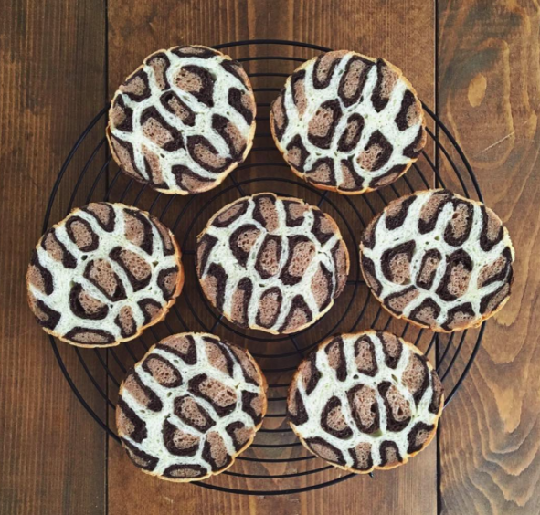 Művészi meglepetéseket süt a kenyérbe a japán pék Művészi meglepetéseket süt a kenyérbe a japán pék