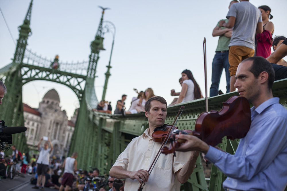 Piknik a lezárt Szabadság-hídon