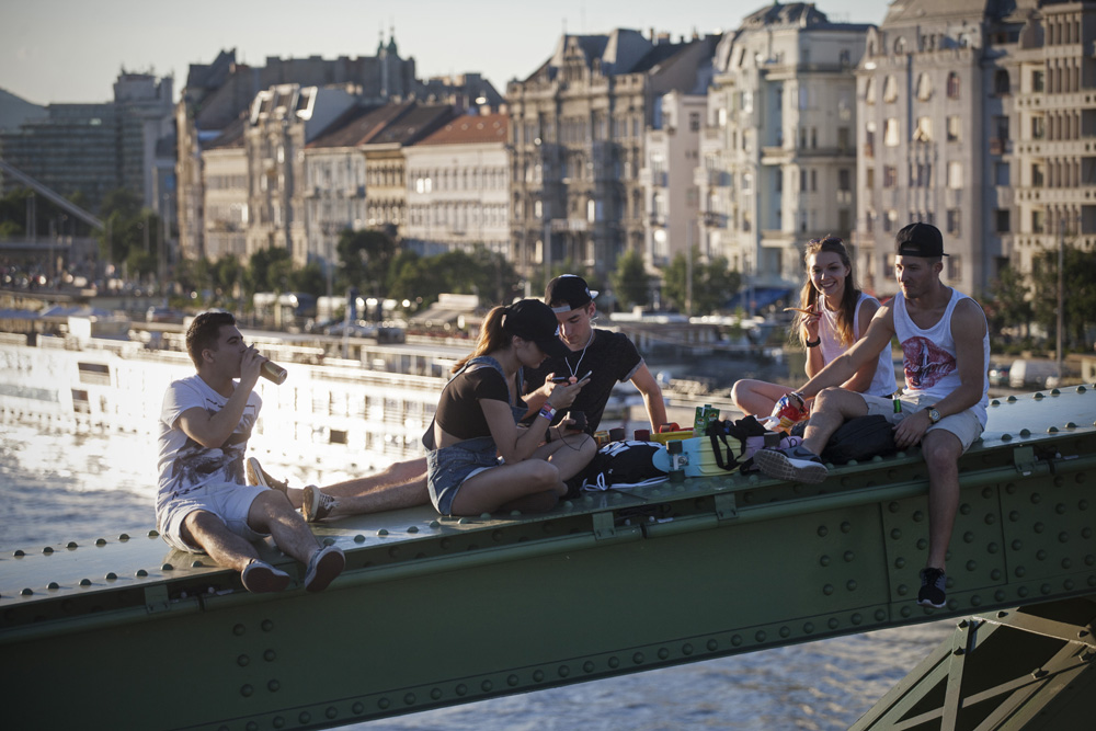 Piknik a lezárt Szabadság-hídon