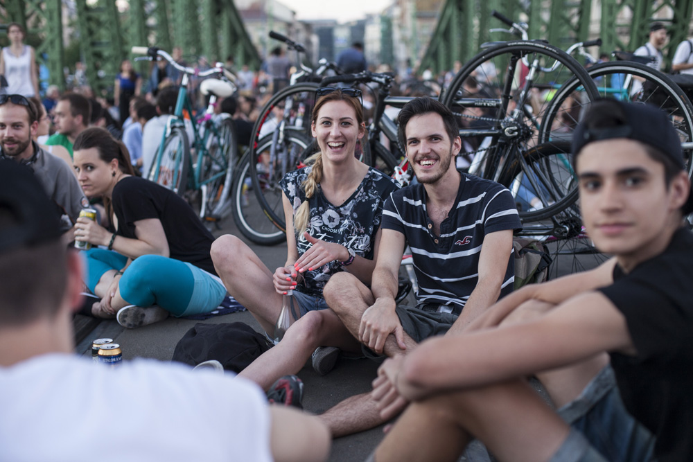 Piknik a lezárt Szabadság-hídon