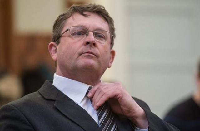 10 hónap felfüggesztett szabadságvesztést kapott a nőverő polgármester