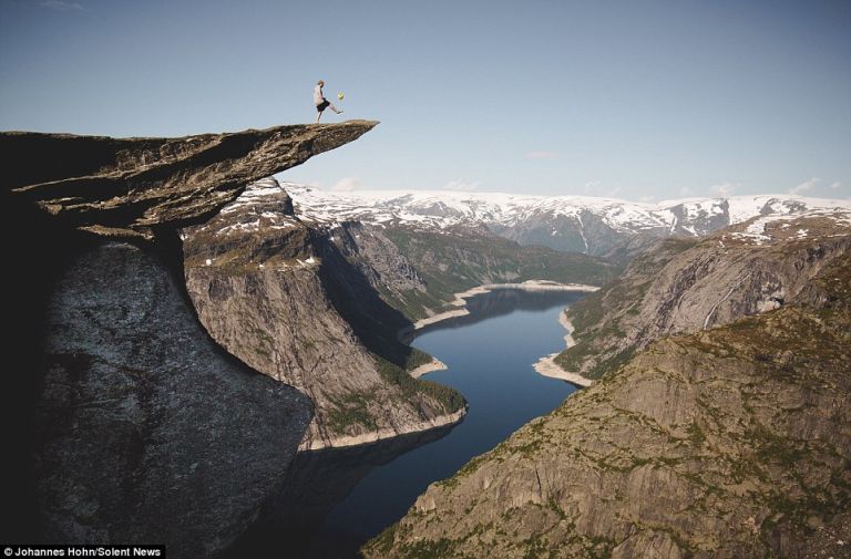 Ez lehet a világ legveszélyesebb labdabűvölése Ez lehet a világ legveszélyesebb labdabűvölése