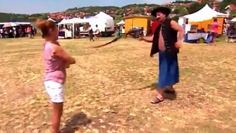 az ominózus videót itt lehet megnézni)