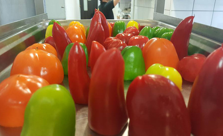 Magyar sztárséfek árulták el a kedvenc töltött paprika receptjüket