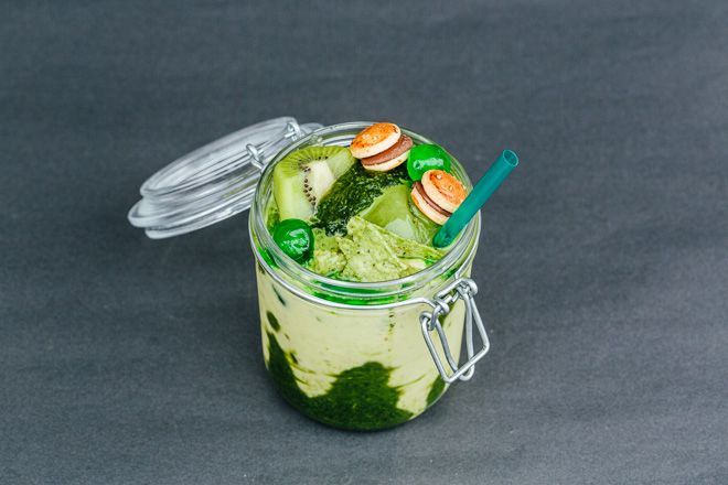 Fekete burgerrel tisztelegnek a Szellemirtók előtt Japánban Fekete burgerrel tisztelegnek a Szellemirtók előtt Japánban