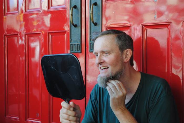 Hétvégenként ingyen vágja a hajléktalanok haját a celeb stylist 