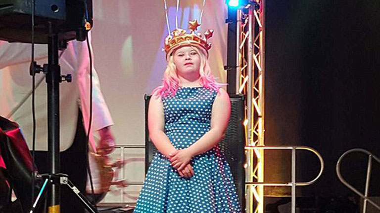 700 kilométert utazott az exkatona, hogy elvigye a szalagavatóra a Down-szindrómás lányt 700 kilométert utazott az exkatona, hogy elvigye a szalagavatóra a Down-szindrómás lányt