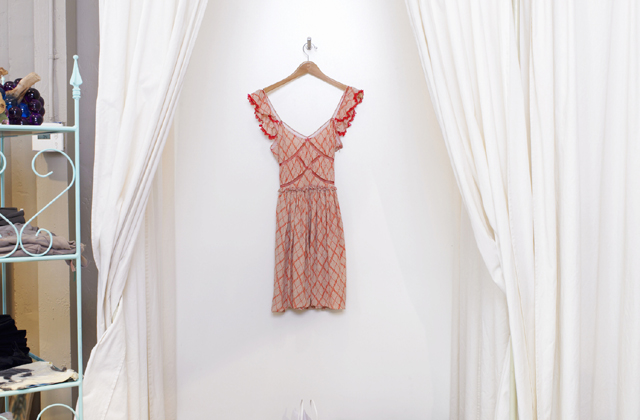 Leszerelte a tükröket a próbafülkékből a neves áruházlánc