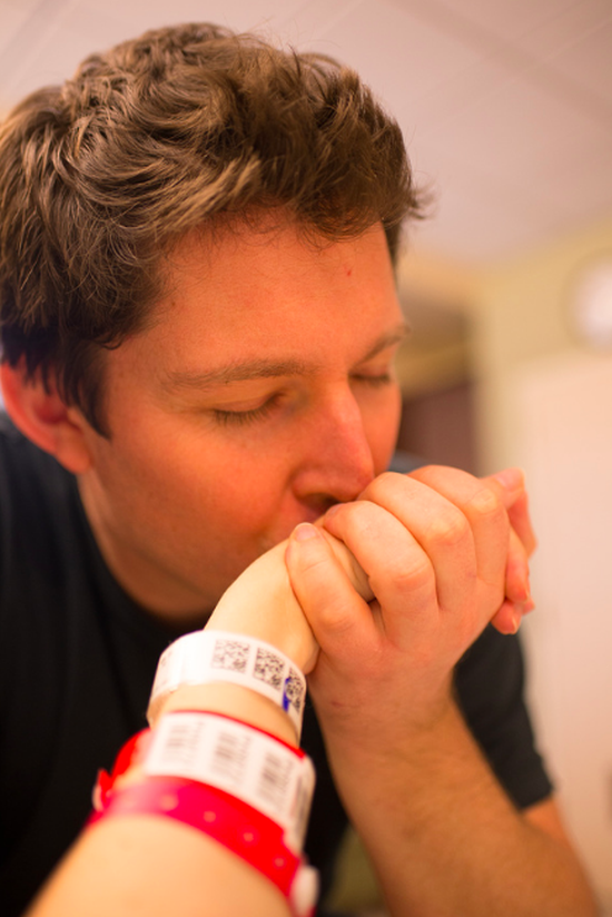 Egy anyuka, aki végig fotózta a saját vajúdását és szülését Egy anyuka, aki végig fotózta a saját vajúdását és szülését