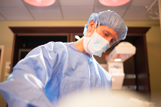 Egy anyuka, aki végig fotózta a saját vajúdását és szülését Egy anyuka, aki végig fotózta a saját vajúdását és szülését