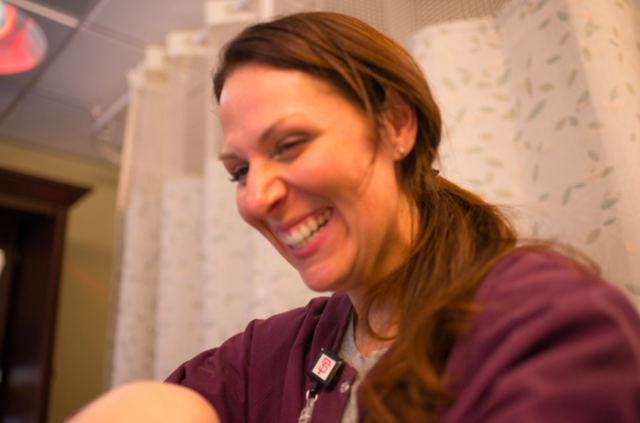 Egy anyuka, aki végig fotózta a saját vajúdását és szülését Egy anyuka, aki végig fotózta a saját vajúdását és szülését