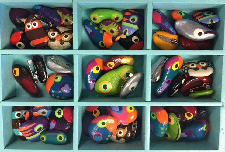 Bemutatjuk Orsit, aki festett kavicsokból épít magyar mesebirodalmat