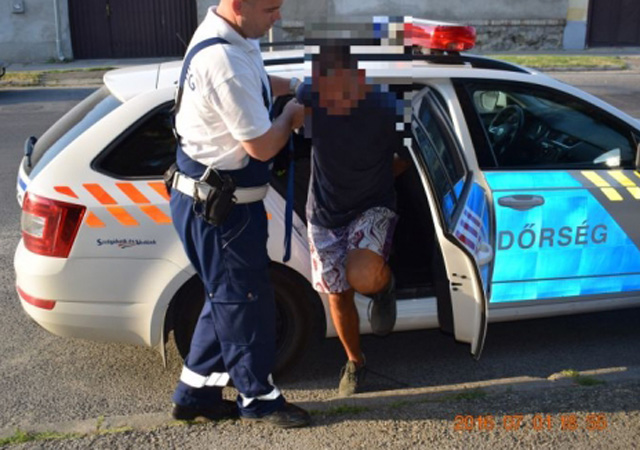 Mutogató perverz szatír zaklatta a futó nőket