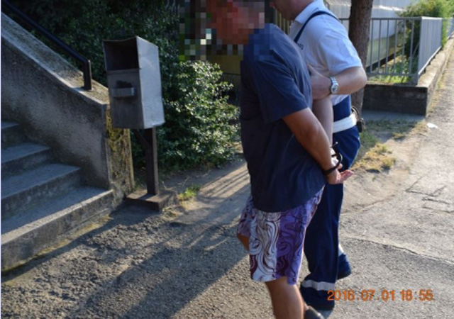 Mutogató perverz szatír zaklatta a futó nőket