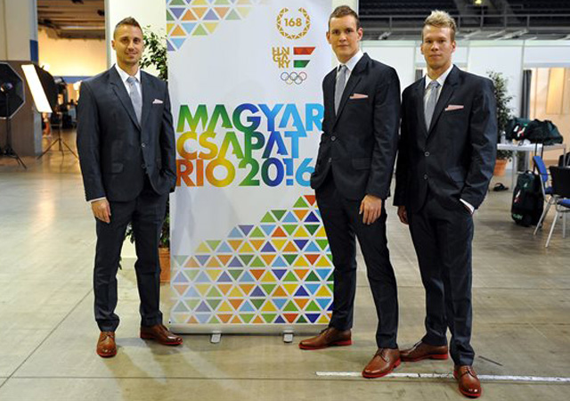 Nagy Péter edző, Kis Gergő és Bernek Péter (b-j), a riói olimpián résztvevő úszók