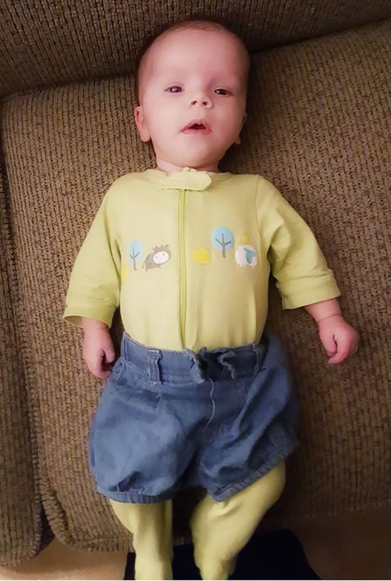 Amikor apa öltözteti a gyereket…