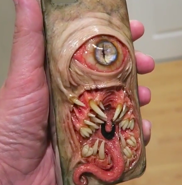 Ez minden idők leggusztustalanabb telefontokja