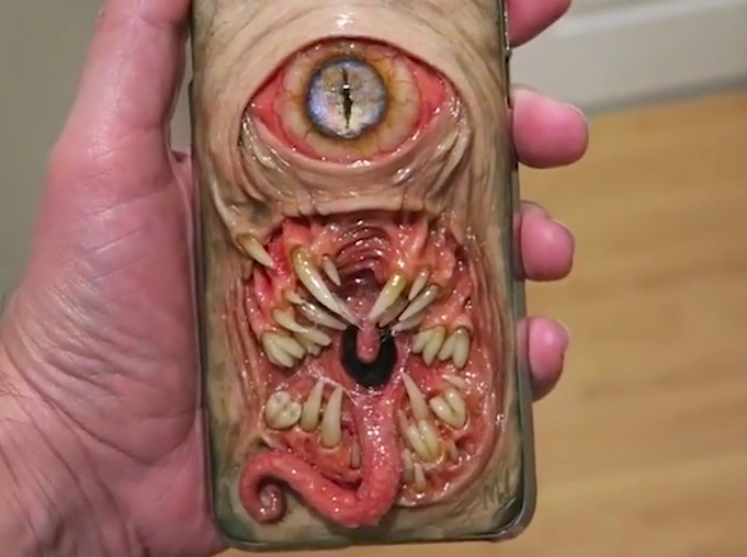 Ez minden idők leggusztustalanabb telefontokja