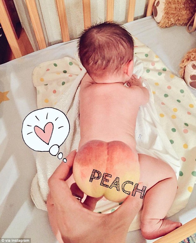 Hódít a legújabb babás őrület: gyümölcsfeneket csinálnak a kicsiknek a szülők