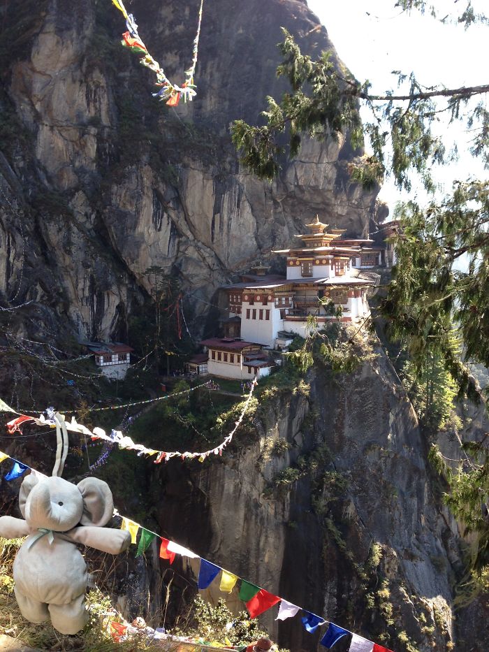 A szülők azt mondják, a kisfiú játéka nem veszett el, csak körbeutazza a világot A szülők azt mondják, a kisfiú játéka nem veszett el, csak körbeutazza a világot