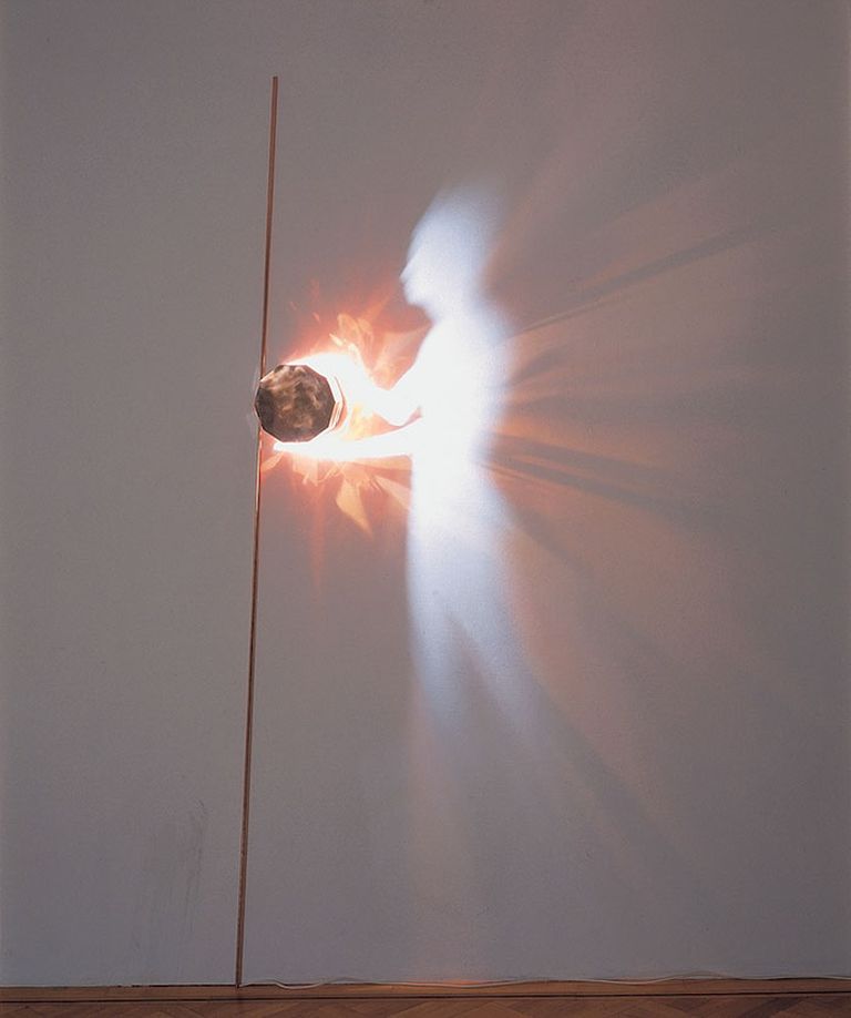 Ezek a festmények csak megfelelő körülmények között láthatók Ezek a festmények csak megfelelő körülmények között láthatók