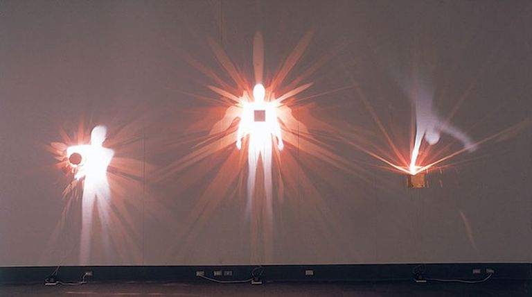 Ezek a festmények csak megfelelő körülmények között láthatók Ezek a festmények csak megfelelő körülmények között láthatók