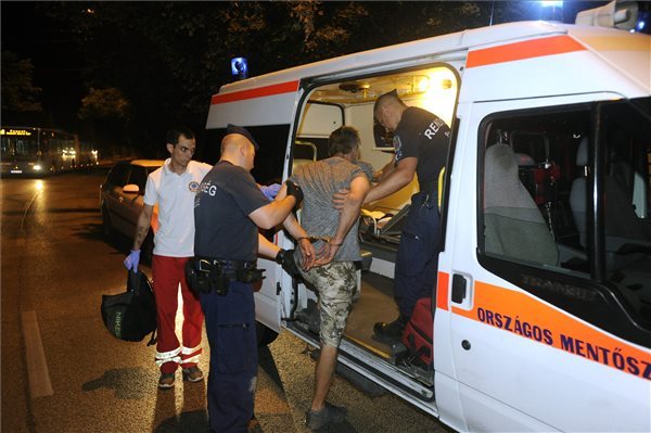 Elverte a részeg a neki segítő mentőket Csepelen
