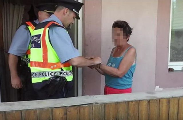 Konyhakéssel szúrta le a férjét a szabolcsi asszony