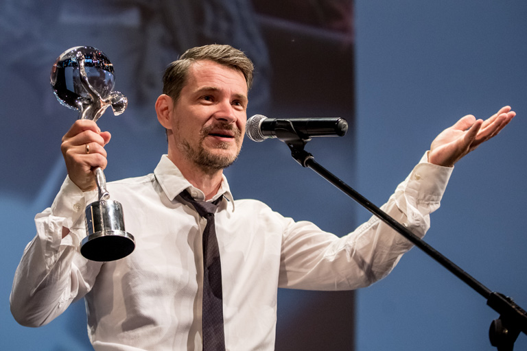 Hajdú Szabolcs a díjjal