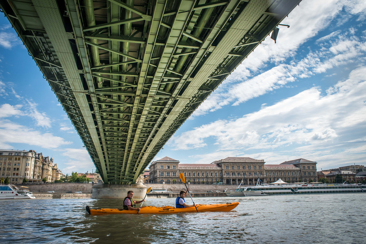 Így látod Budapestet egy kajakból - különleges dunai túrán jártunk Így látod Budapestet egy kajakból - különleges dunai túrán jártunk