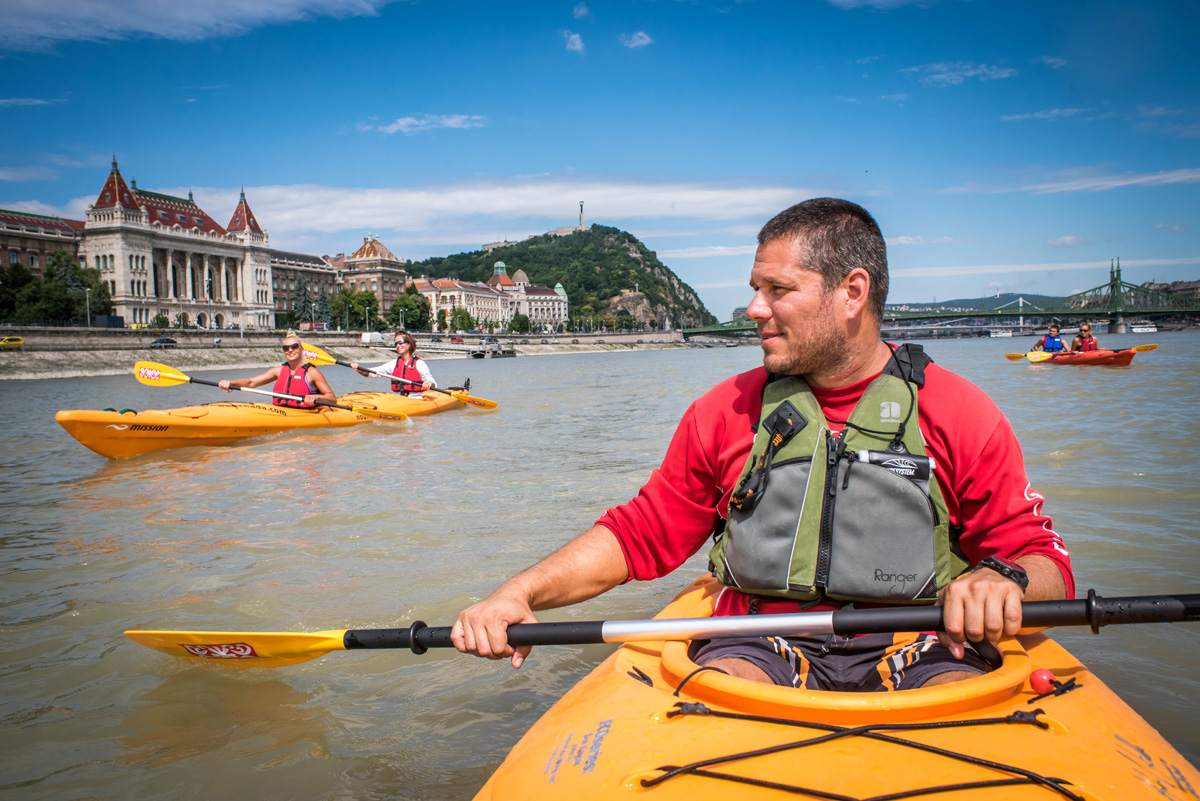 Így látod Budapestet egy kajakból - különleges dunai túrán jártunk Így látod Budapestet egy kajakból - különleges dunai túrán jártunk